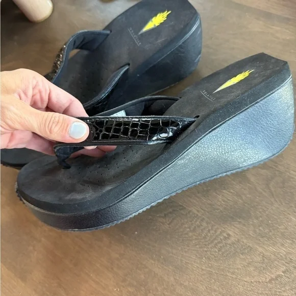 VOLATILE Frappachino Wedge Style Flip Flop black 10 - Picture 4 of 4